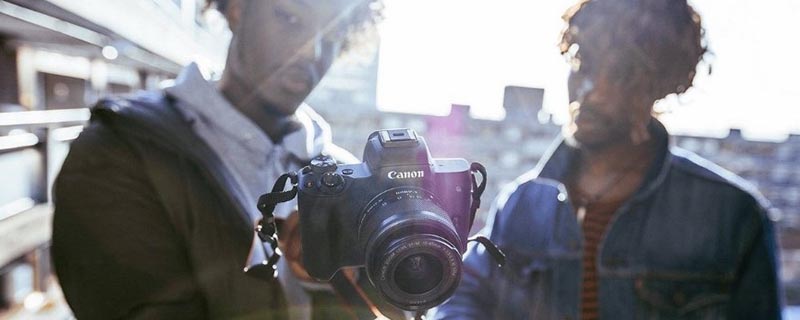 Canon’dan 4K Video Destekli Yeni Aynasız Fotoğraf Makinesi: EOS M50